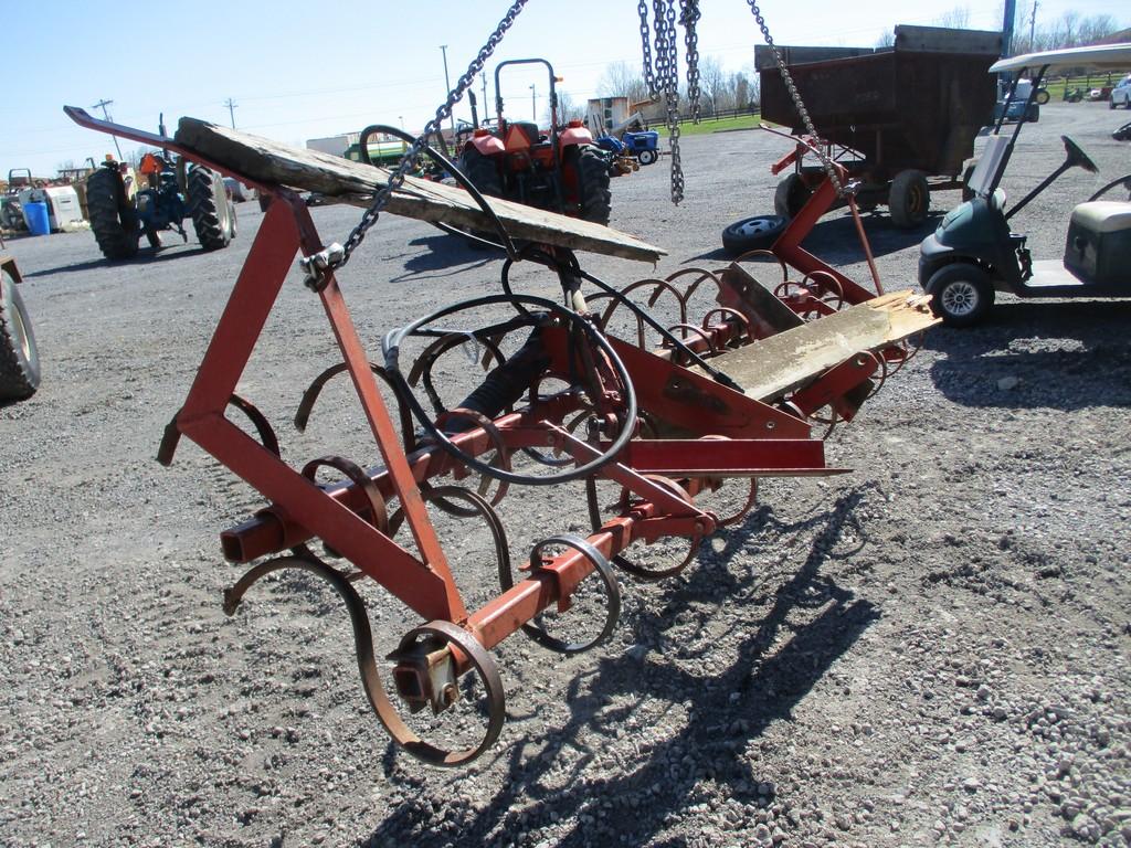 TRACK SCRATCHER W CYLINDERS