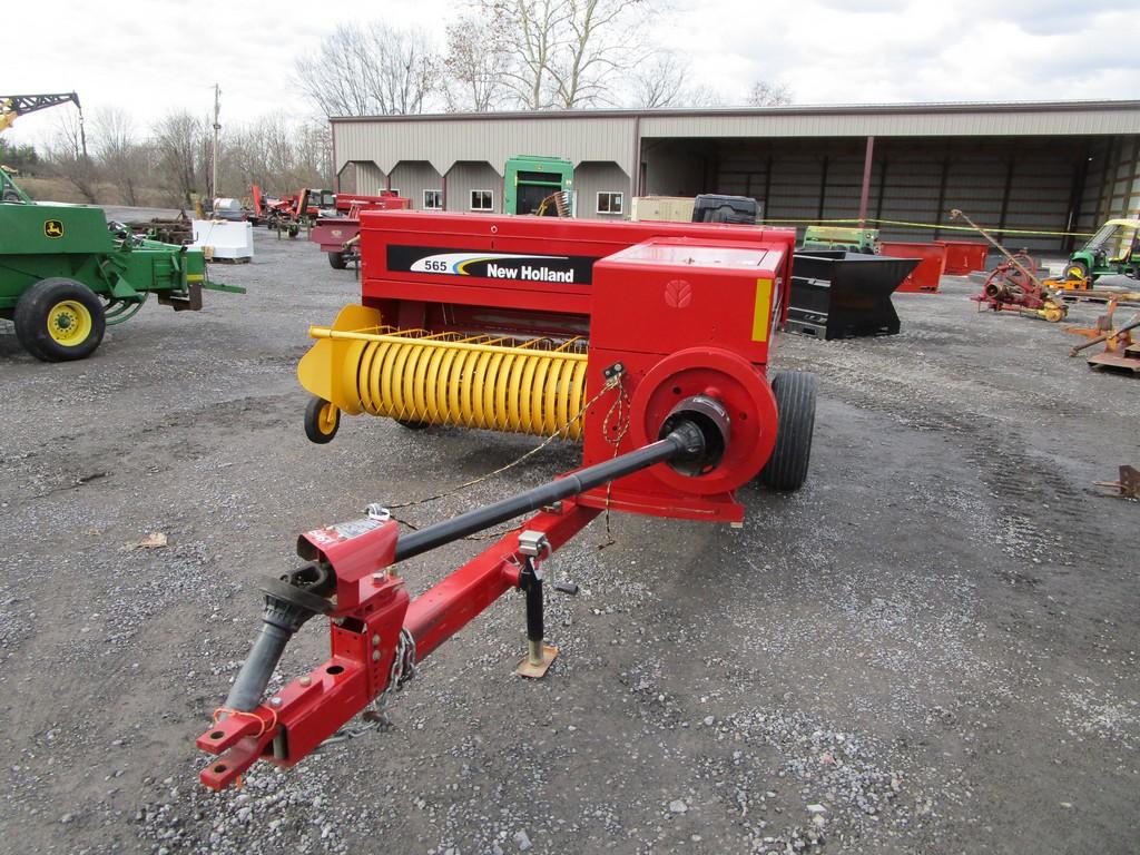 NEW HOLLAND 565 SQ BALER