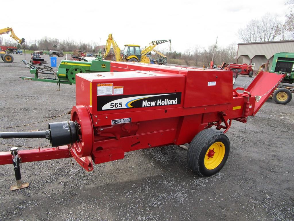 NEW HOLLAND 565 SQ BALER