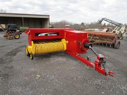 NEW HOLLAND 565 SQ BALER