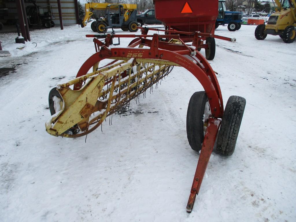 NEW HOLLAND 256 DOLLY RAKE