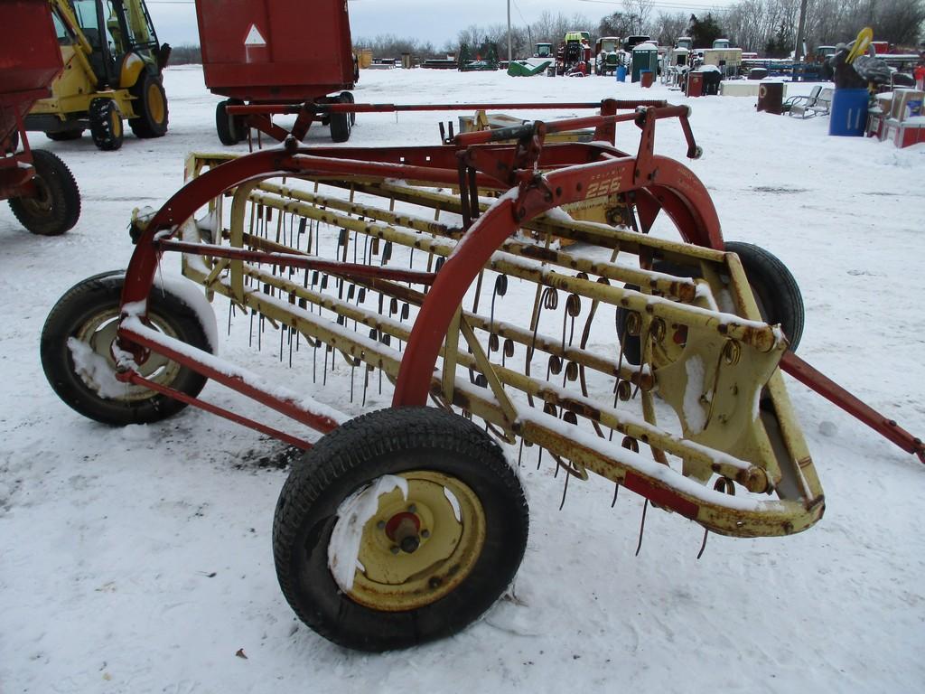 NEW HOLLAND 256 DOLLY RAKE