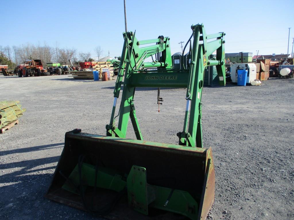 JOHN DEERE 640 LOADER W BRACKETS