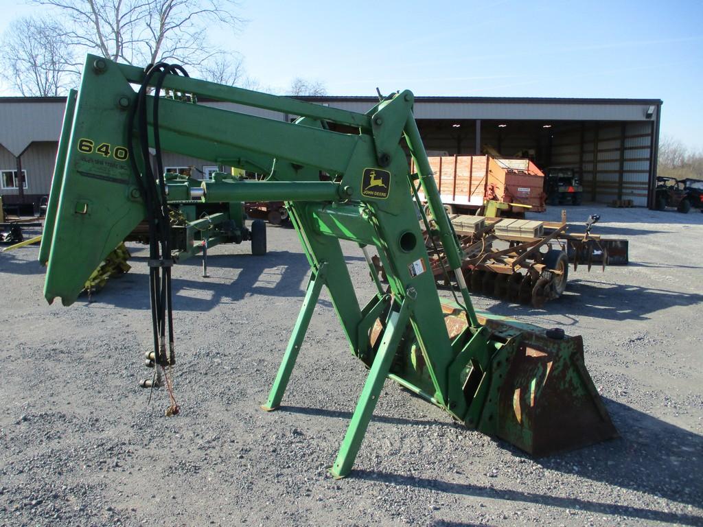 JOHN DEERE 640 LOADER W BRACKETS