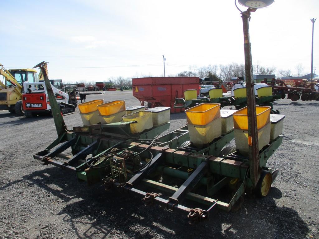 JOHN DEERE 7000 6-ROW PLANTER