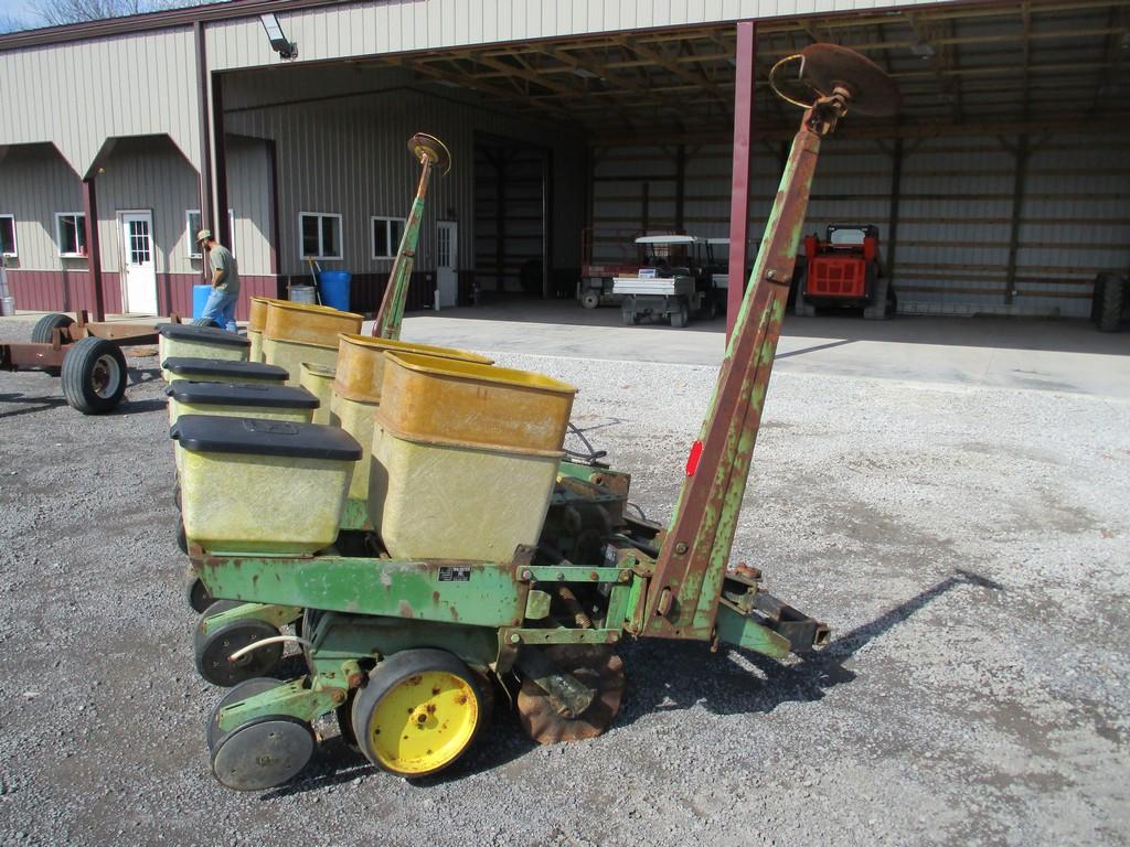 JOHN DEERE 7000 6-ROW PLANTER