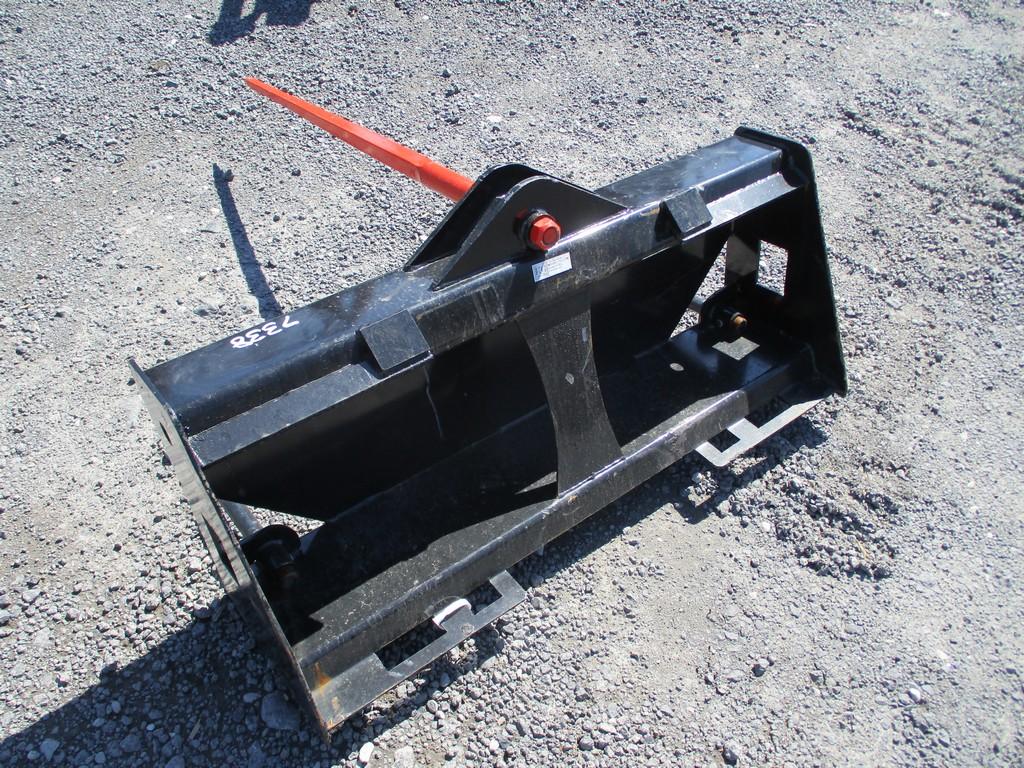 SKIDSTEER MOUNT BALE SPEAR