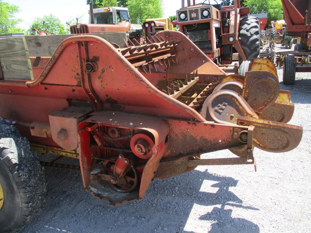 NEW HOLLAND 327 MANURE SPREADER