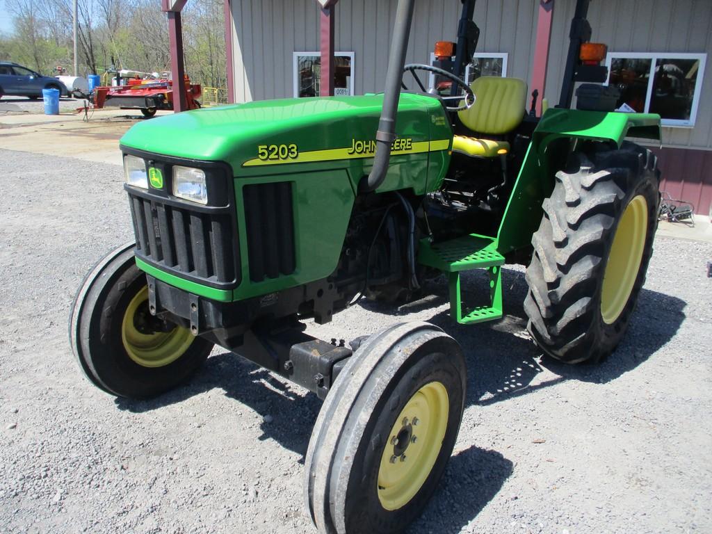 JOHN DEERE 5203 TRACTOR