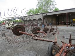 M&W 8 WHEEL RAKE