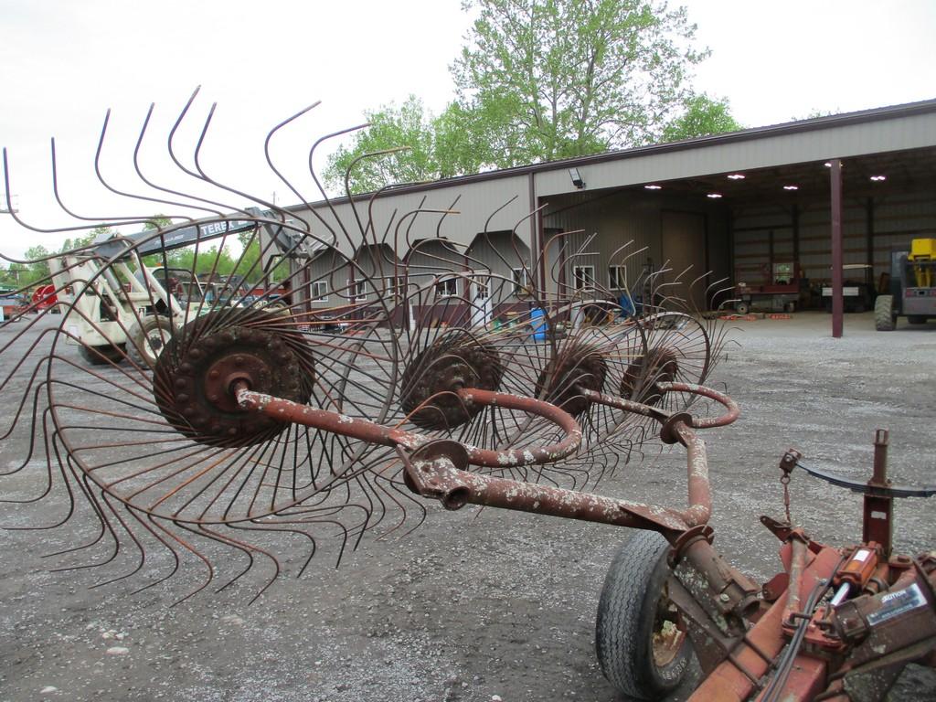 M&W 8 WHEEL RAKE