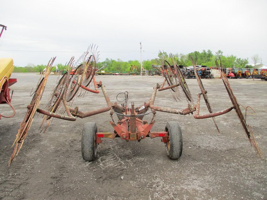 M&W 8 WHEEL RAKE