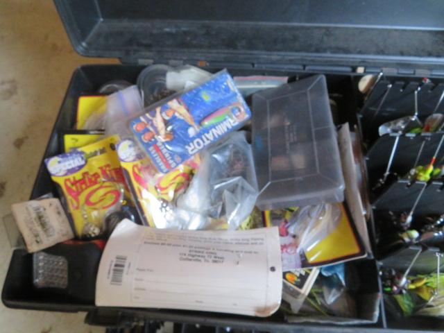 Tackle Box w/fishing lures