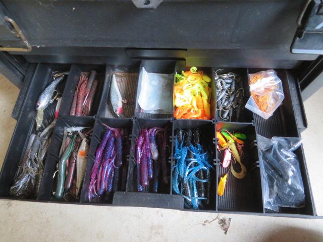 Tackle Box w/fishing lures