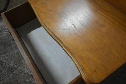 ANTIQUE 3 DRAWER DRESSER!