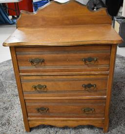 ANTIQUE 3 DRAWER DRESSER!