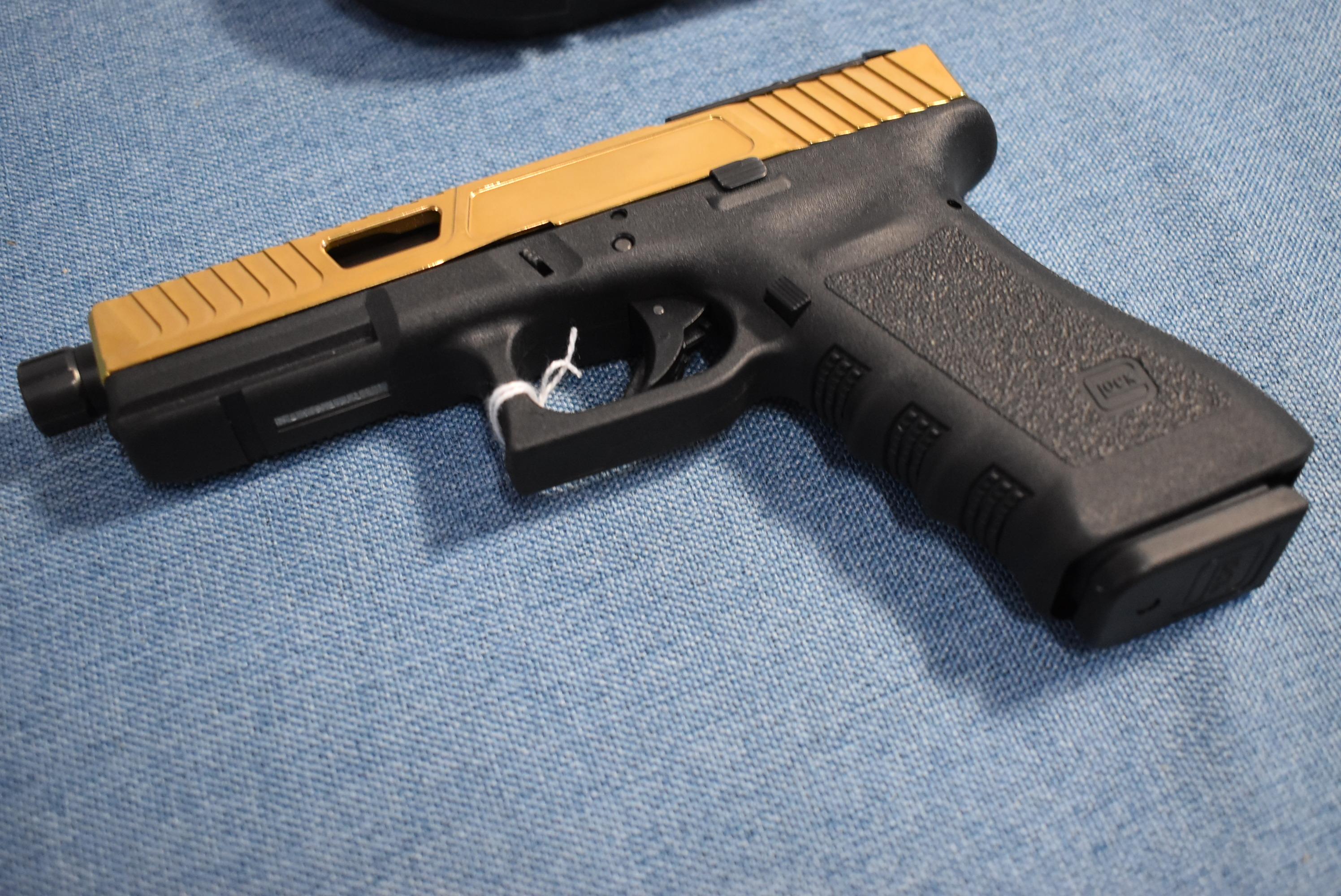 FIREARM/GUN GLOCK G17 !! H 247