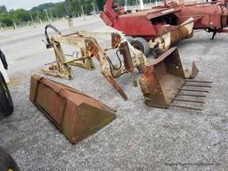 International 1501 Front Loader W/ Extra Bucket