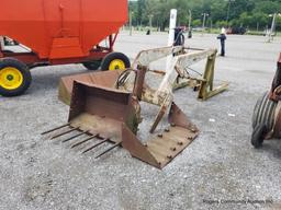 International 1501 Front Loader W/ Extra Bucket