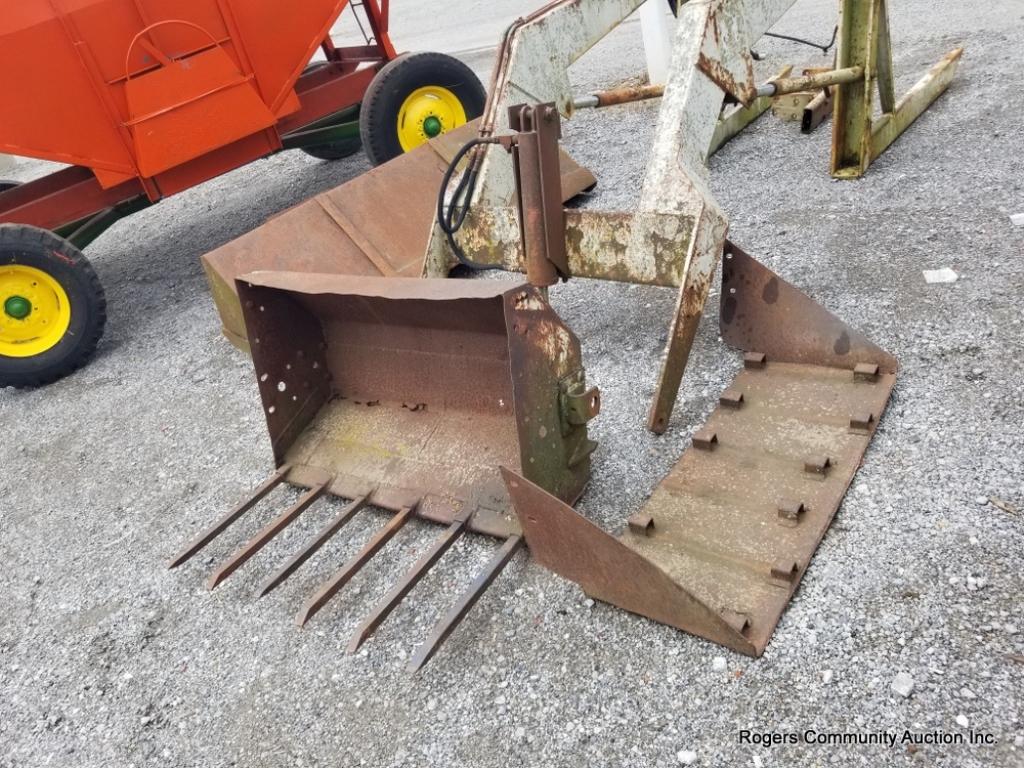 International 1501 Front Loader W/ Extra Bucket
