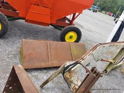 International 1501 Front Loader W/ Extra Bucket