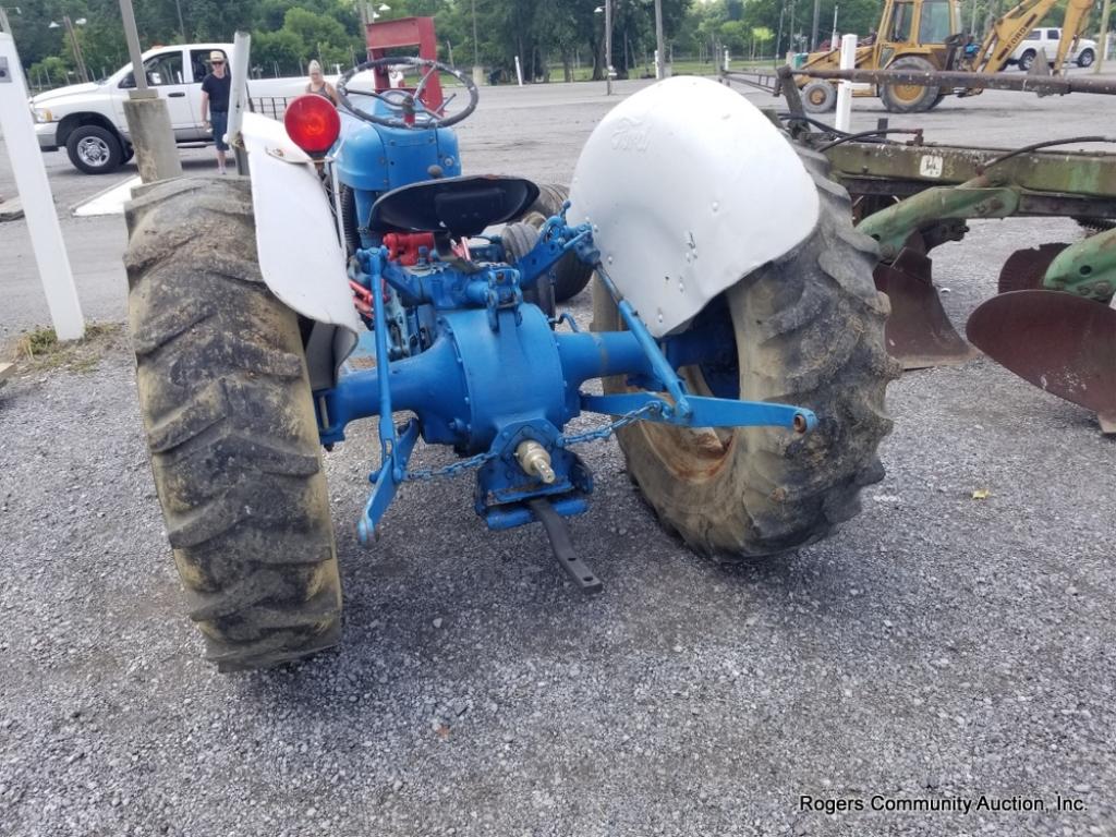 Ford 2000 Tractor (as Is) Runs & Works