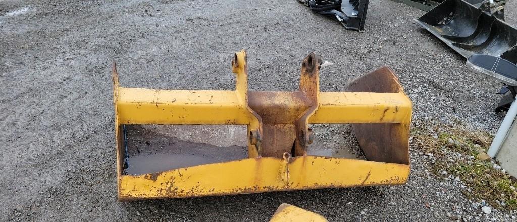 68.5" Flat Bucket