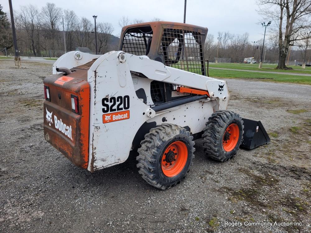 2007 Bobcat S220 Skid Loader (no bucket)