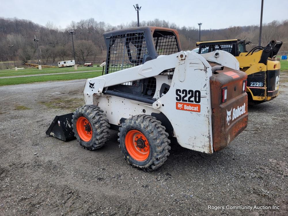 2007 Bobcat S220 Skid Loader (no bucket)