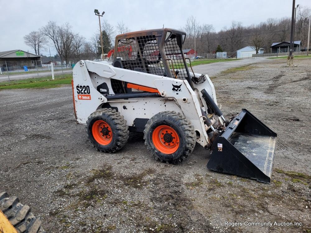 2007 Bobcat S220 Skid Loader (no bucket)