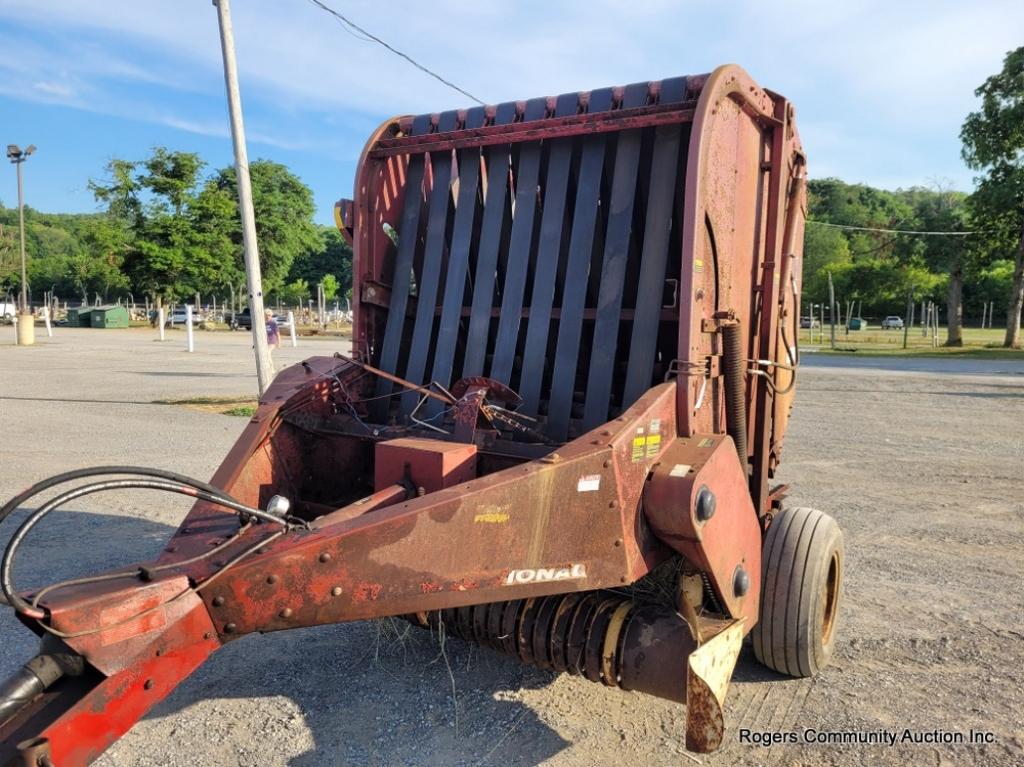 International 241 Round Baler