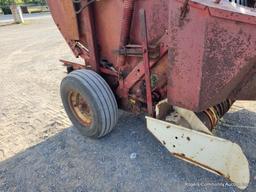 International 241 Round Baler