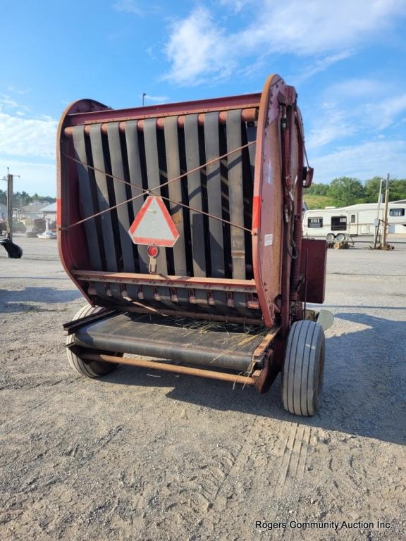 International 241 Round Baler