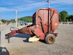 International 241 Round Baler