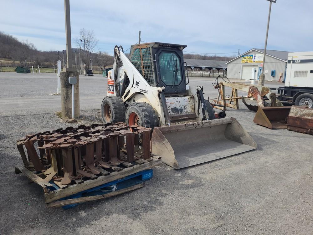 Bobcat 873 Skid Loader