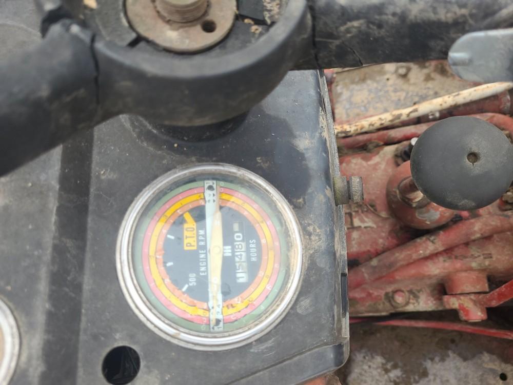 International 444 Gas Tractor Tractor w/ Loader