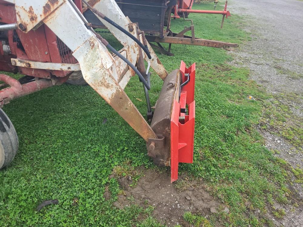 International 444 Gas Tractor Tractor w/ Loader