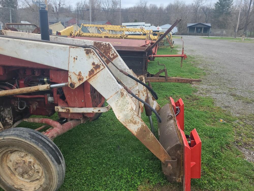 International 444 Gas Tractor Tractor w/ Loader