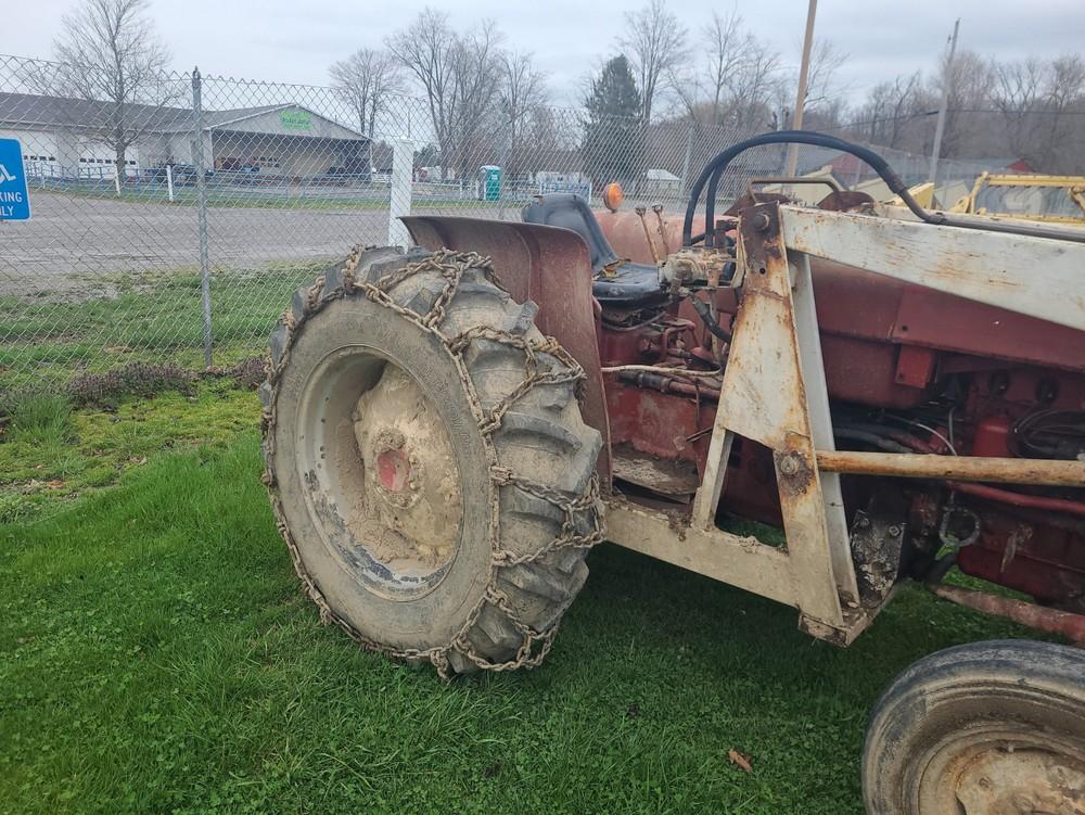 International 444 Gas Tractor Tractor w/ Loader