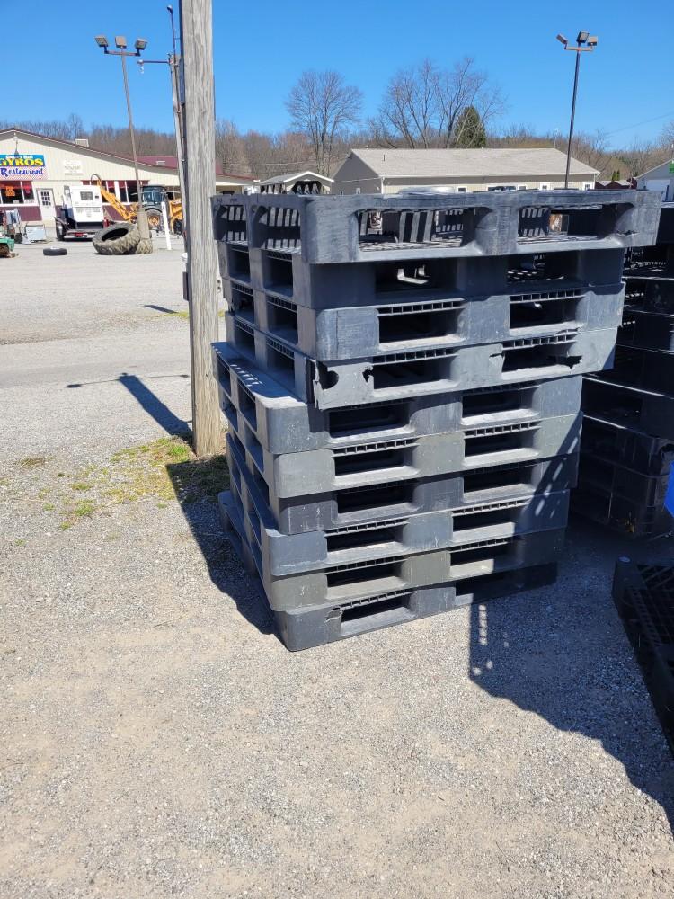10 Plastic Pallets