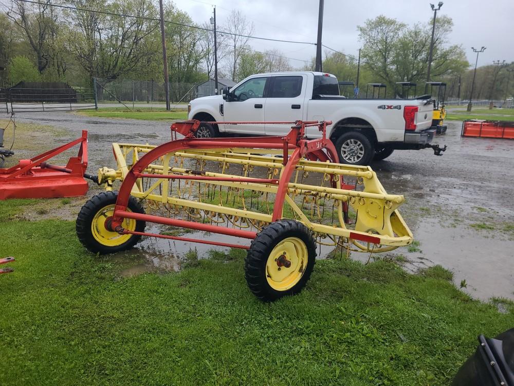 New Holland 256 Hay Rake