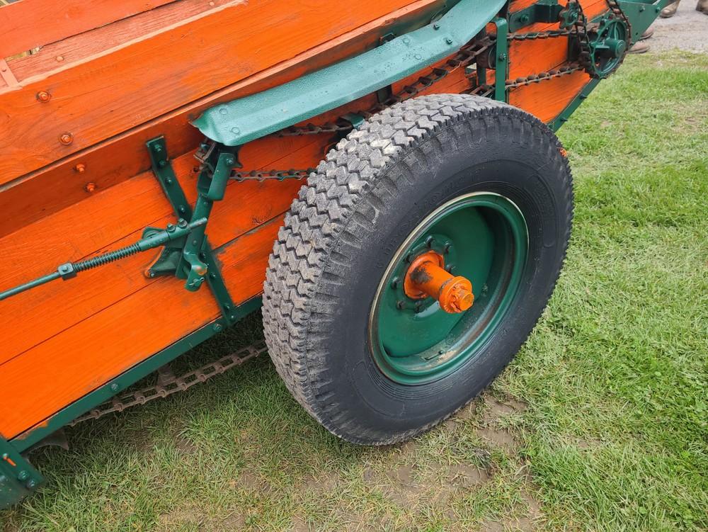 New Idea Ground Drive Manure Spreader