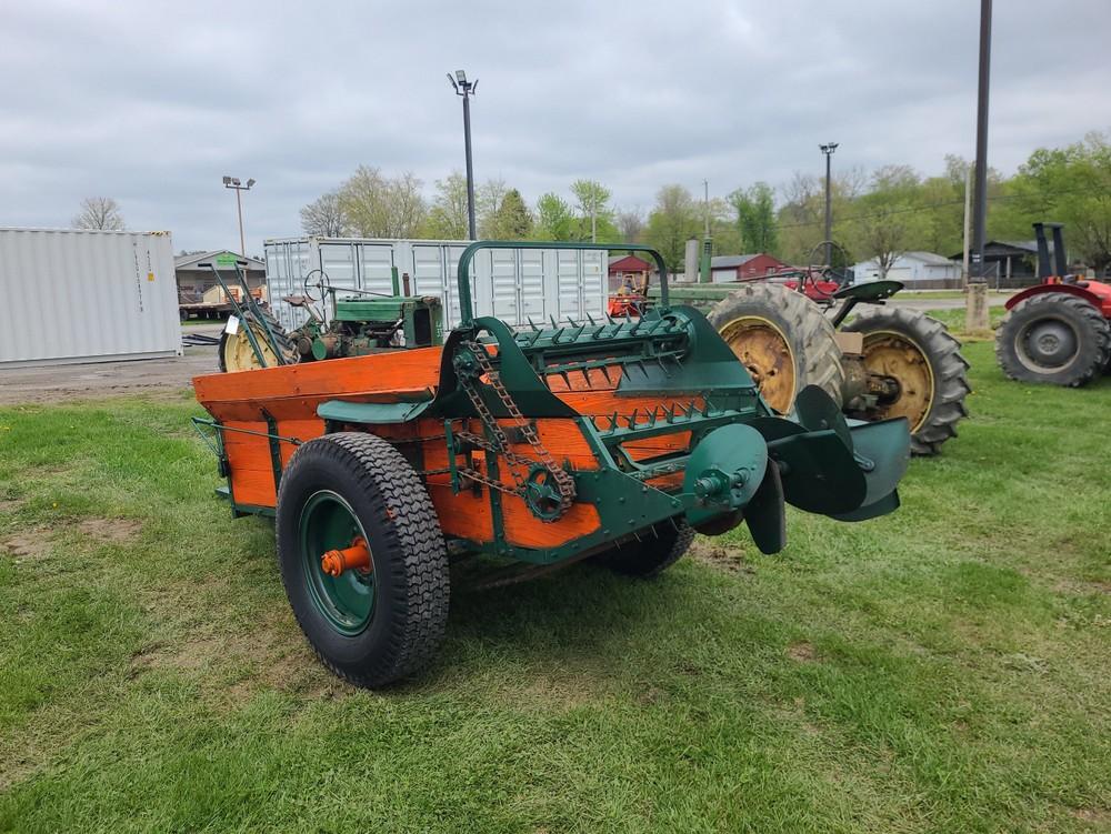 New Idea Ground Drive Manure Spreader