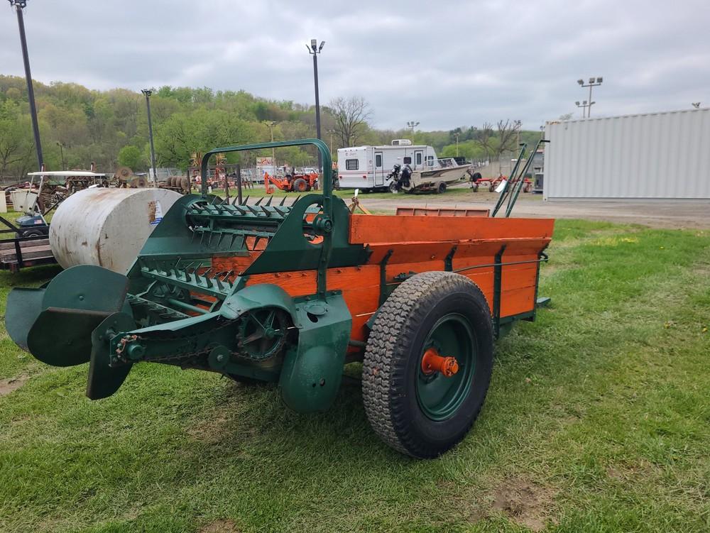 New Idea Ground Drive Manure Spreader