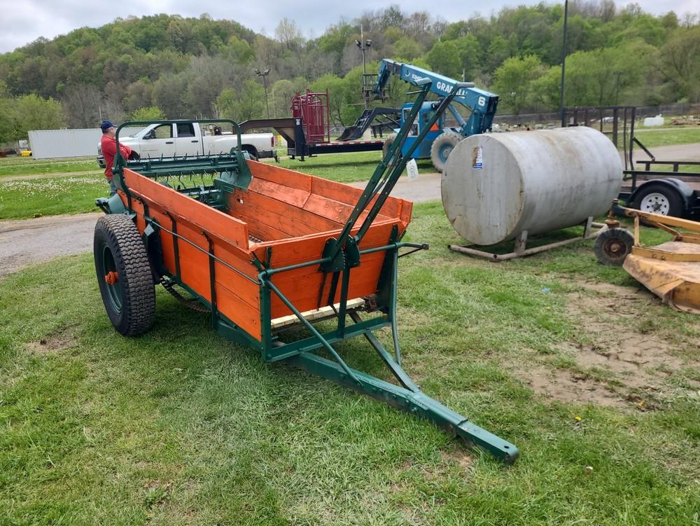 New Idea Ground Drive Manure Spreader