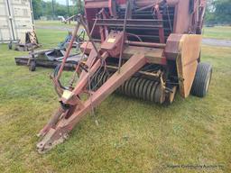 New Holland 845 Round Baler