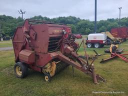 New Holland 845 Round Baler