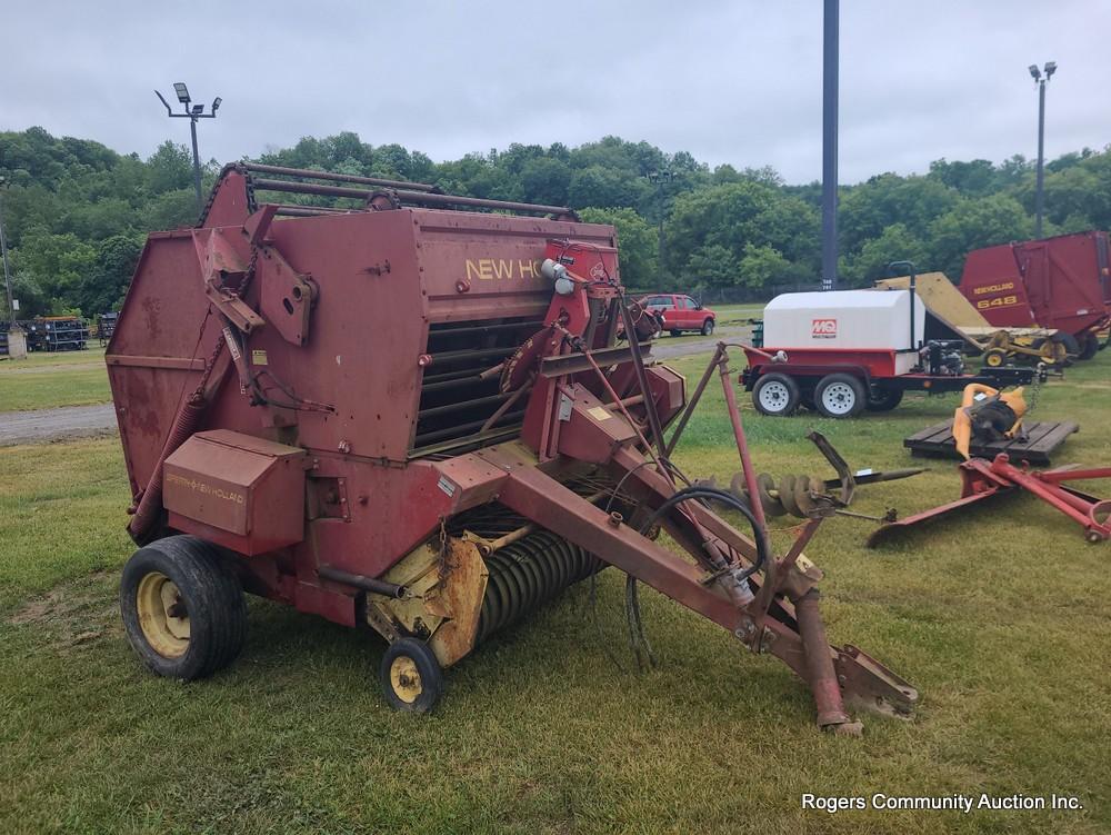 New Holland 845 Round Baler