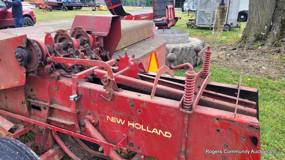 New Holland 273 Hayliner Square Baler