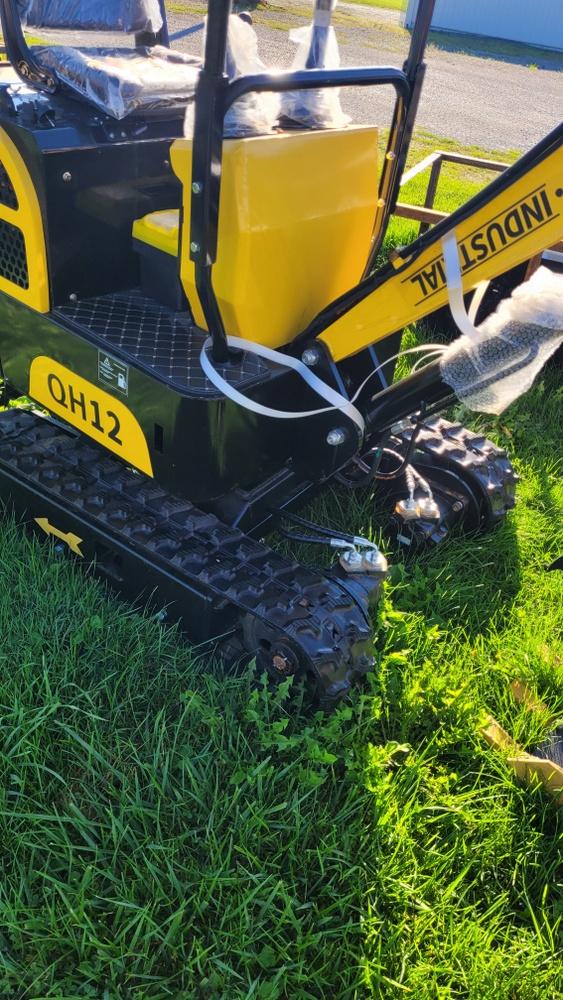 AGT QH12 Mini Excavator